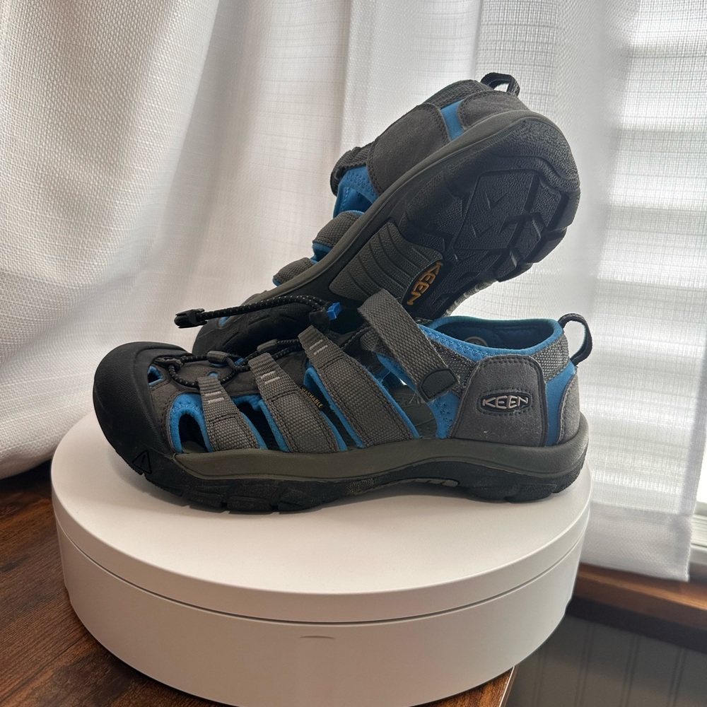 Keen Black and Blue Hiking Sandals size 6